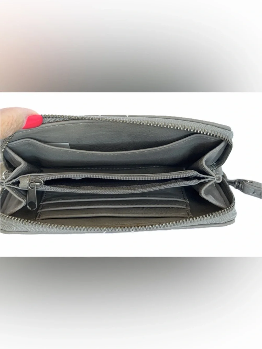 Women’s Wallet w/ Removable Wrist Strap